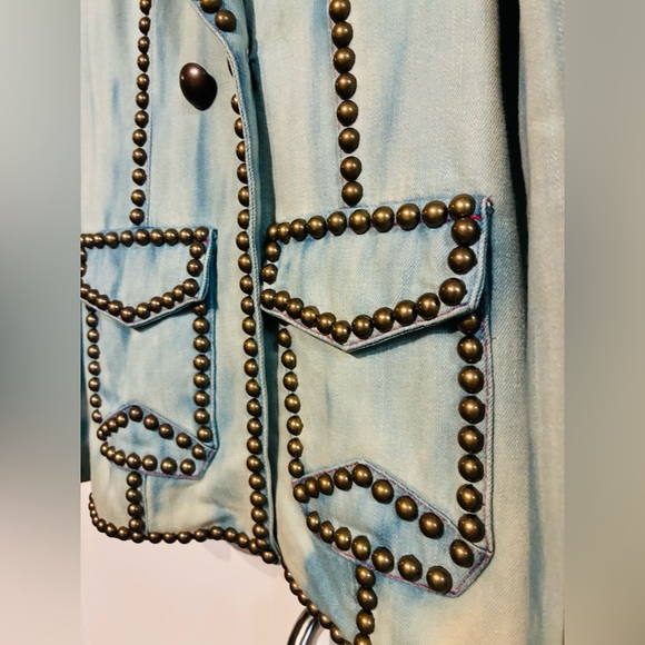 Gucci 38 XS - Like New - Fully Studded Parrot Embroidered Denim Blazer $4700 - Picture 4 of 11